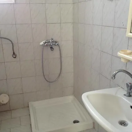 Hotel To Let Katerina & John's 2*